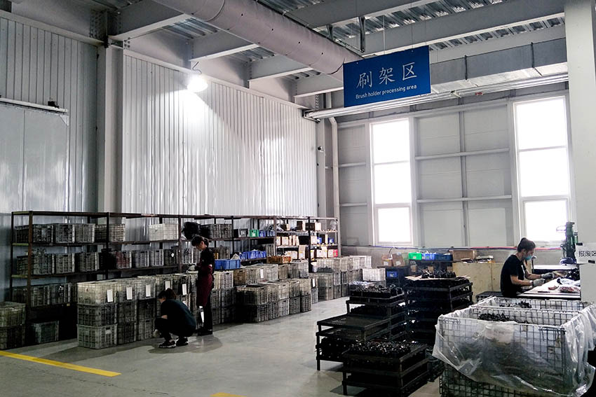 Brush holder processing area